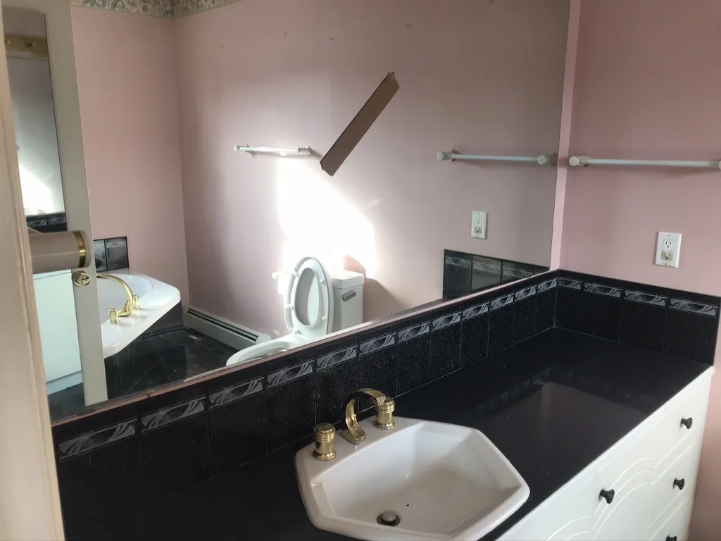 Spinnaker Drive — Ensuite1, before the renovation by MAD Design Interiors